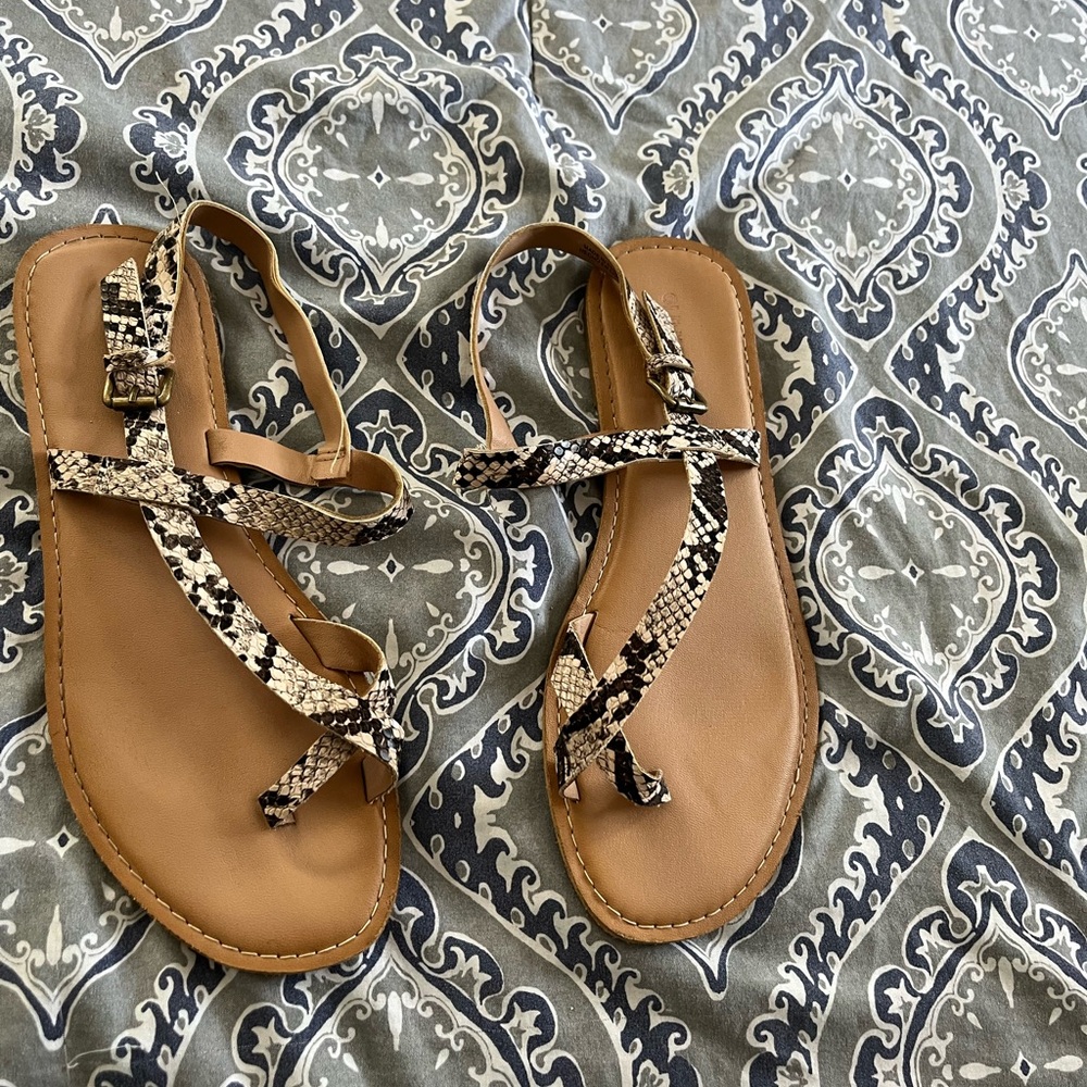 Old Navy Tan and Black Strappy Sandals